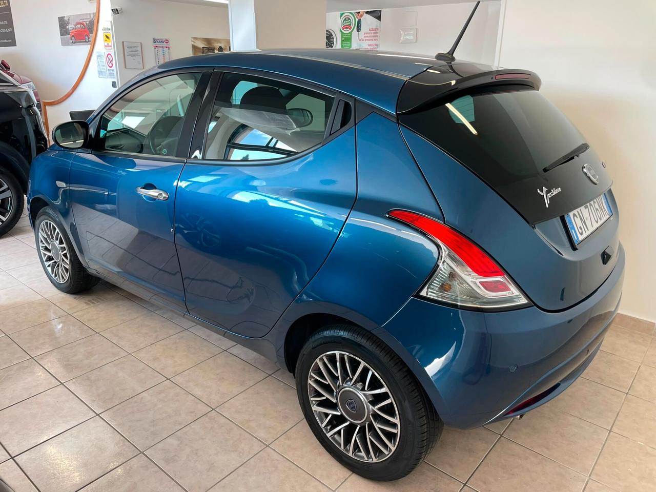 Lancia Ypsilon 1.0 FireFly 5 porte S&S Hybrid Gold Plus