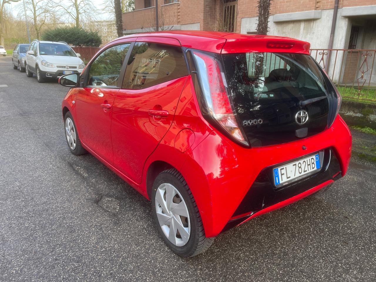 Toyota Aygo 1.0 VVT-i 69 CV 5 porte x-wave Bordeaux TSS