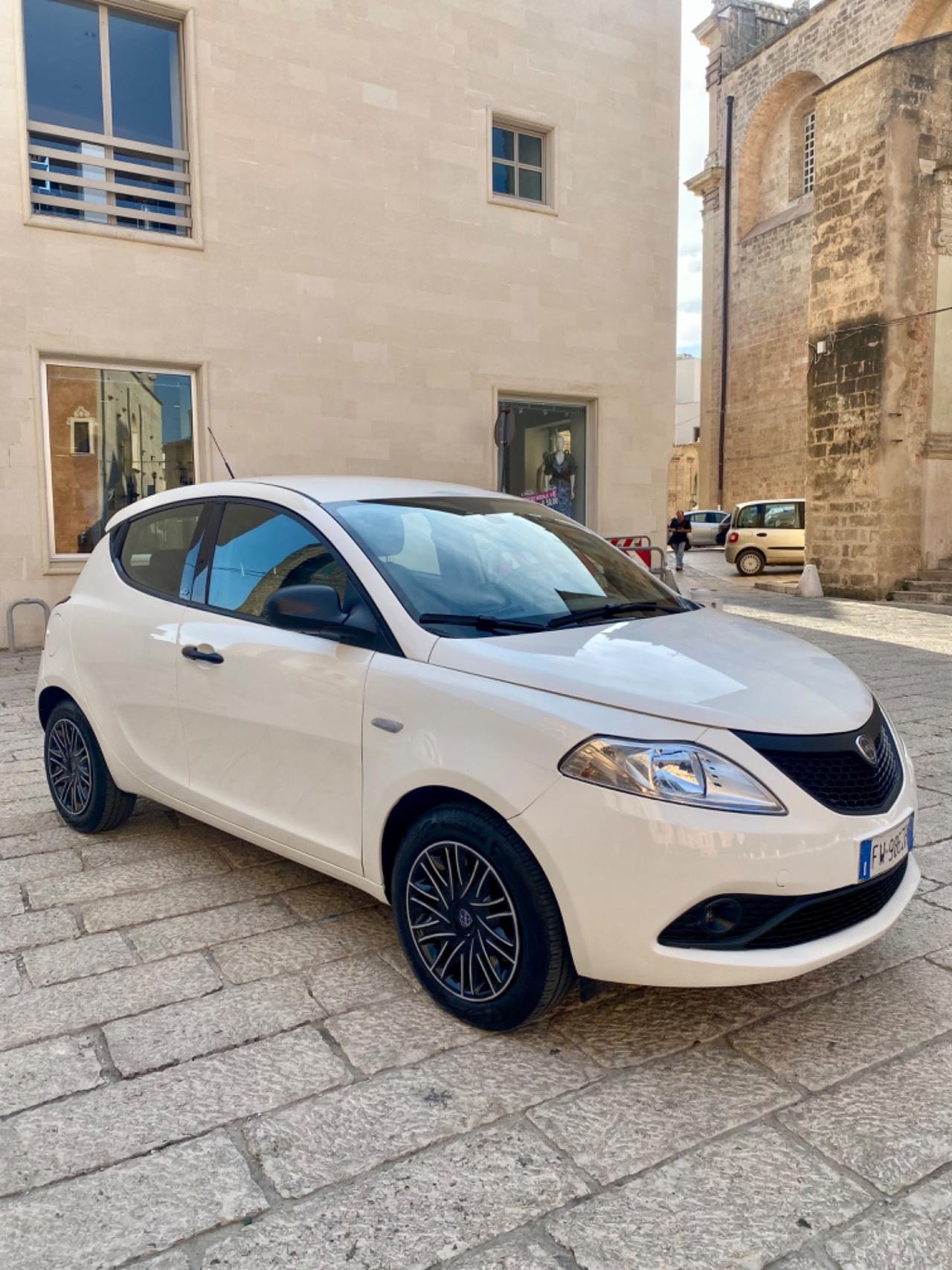 Lancia Ypsilon 1.2 69 CV 5 porte S&S Elefantino Blu