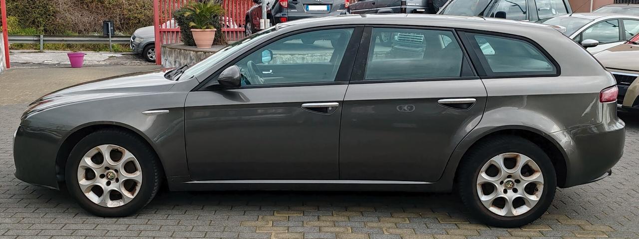 Alfa Romeo 159 1.9 JTDm 16V Sportwagon Distinctive