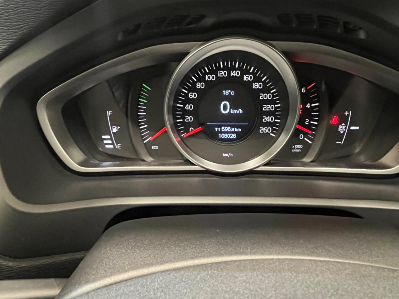 Volvo V40 D2 1.6 Momentum Unipro 2015