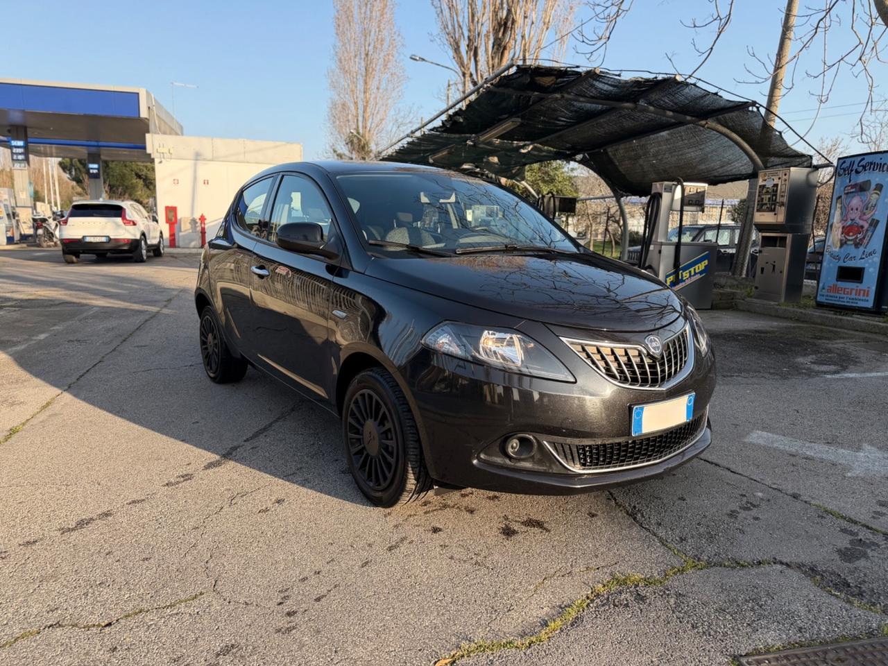 Lancia Ypsilon 1.0 FireFly 5 porte S&S Hybrid Alberta Ferretti