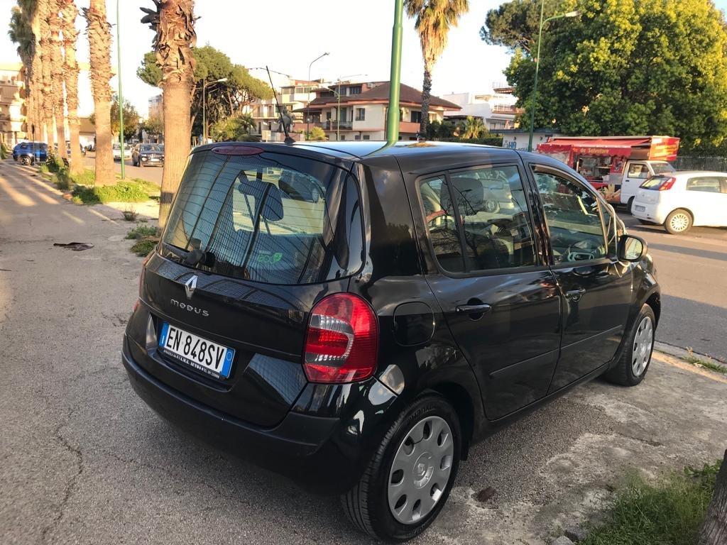 Renault Modus 1.5 dCi 75CV 55 KW Wave auto pari al nuovo