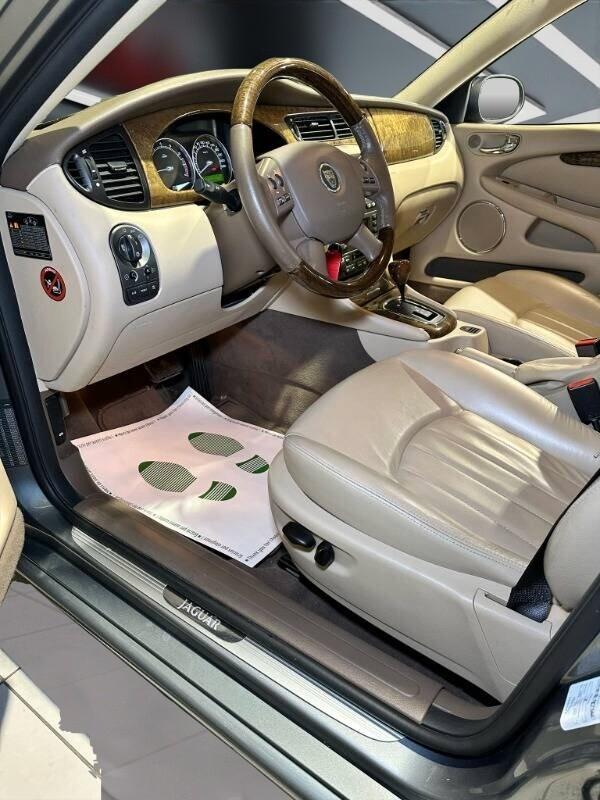 Jaguar X-Type 2.5 V6 24V cat Executive