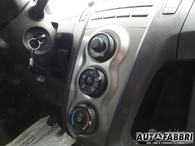 TOYOTA - Yaris - 1.3 5p.CLIMA 4 CIL. CD HI FI