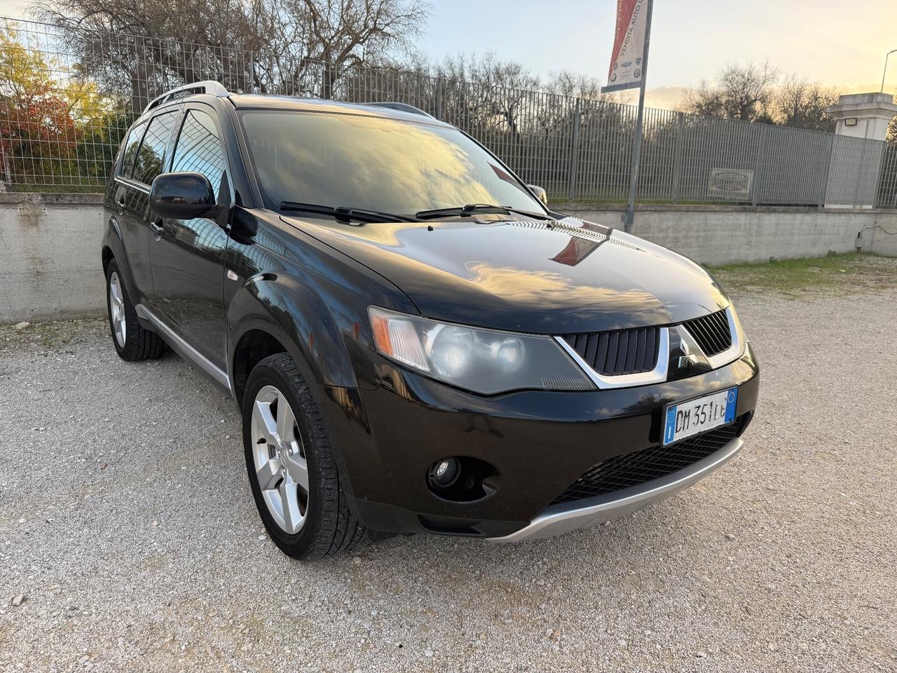 Mitsubishi Outlander 2.0 DI-D Instyle 7 p.ti DPF