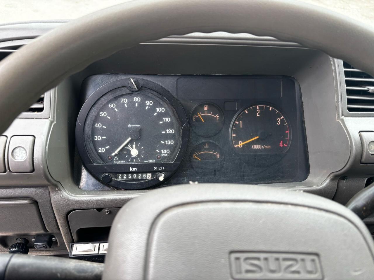 Isuzu NPR Isuzu Carro attrezzi port. utile KG2590