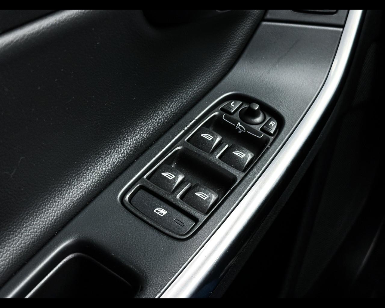VOLVO V60 CC (2015-2018) - V60 Cross Country D3 Geartronic Busines