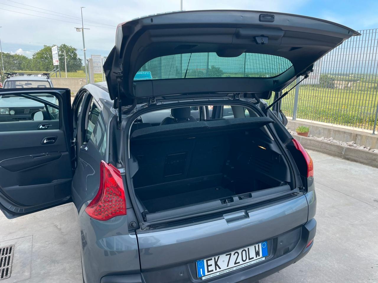 Peugeot 3008 1.6 e-HDi 115CV cambio robotizzato Stop&Start Allure