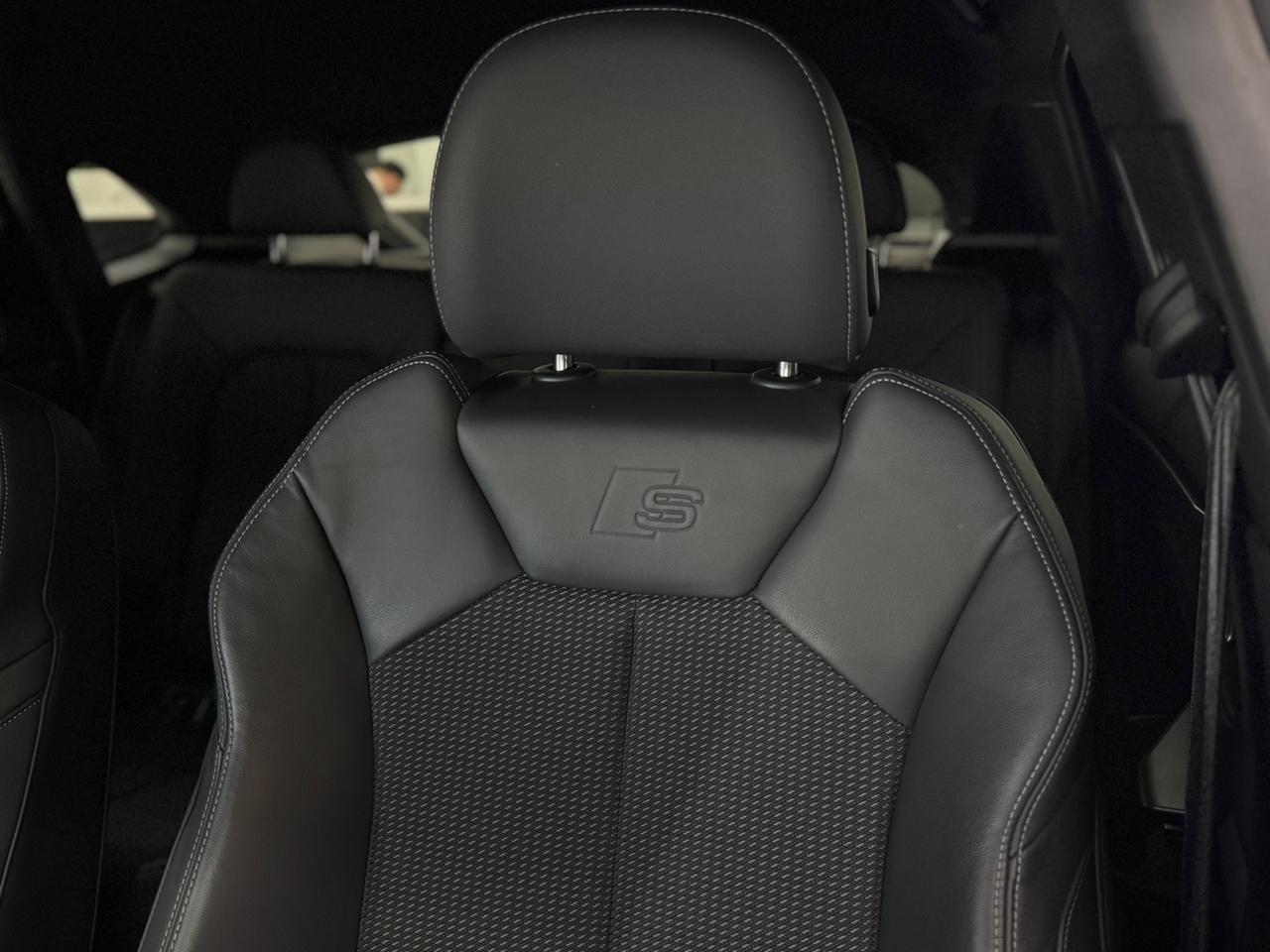 Audi Q3 2.0 TDI S-Tronic S-Line Identity Black