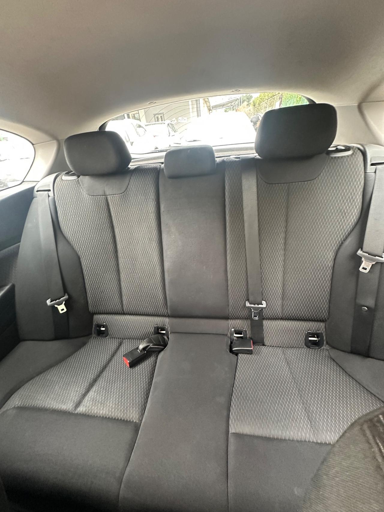 Bmw 114 114d 3p. Unique