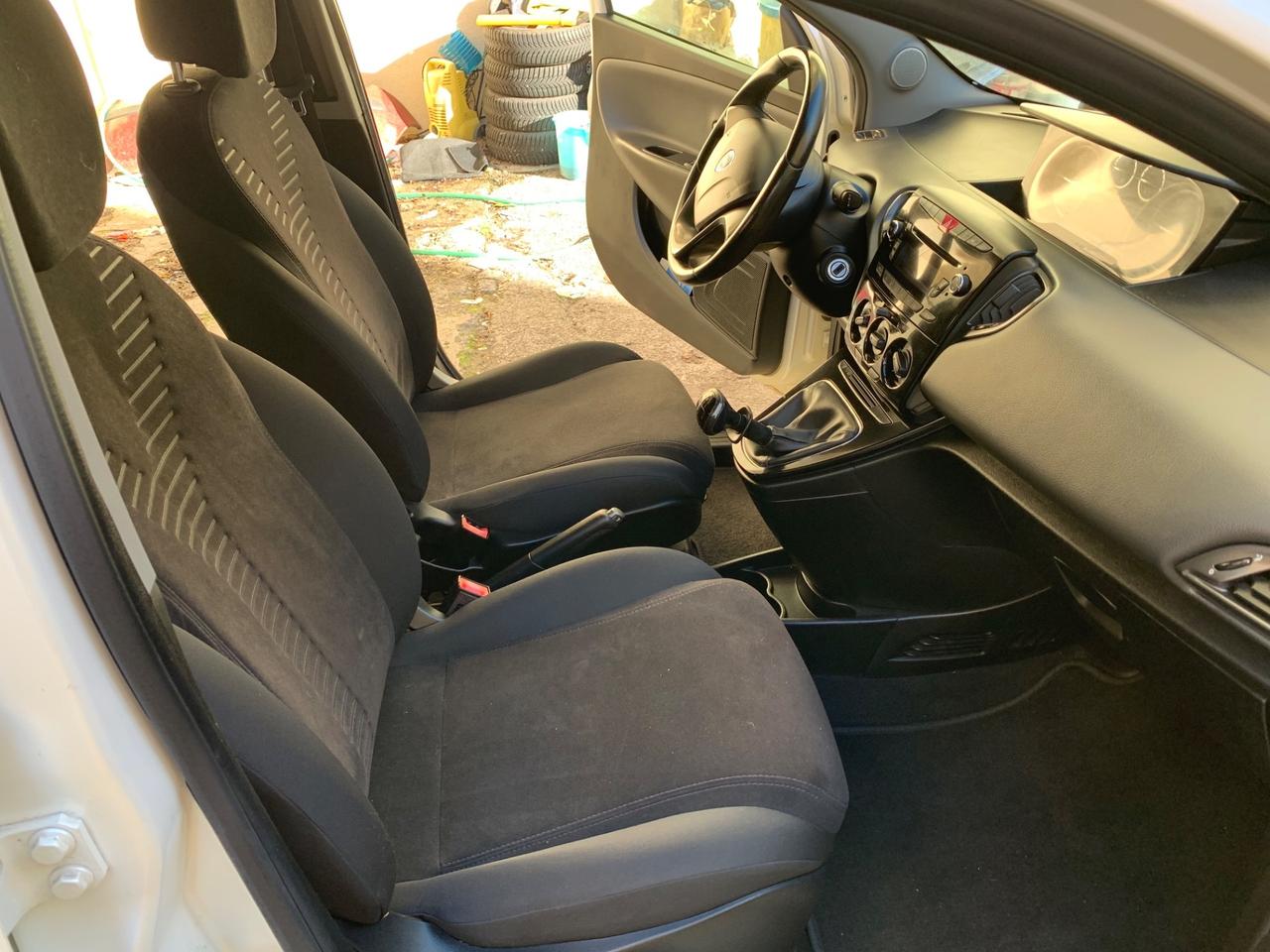 Lancia Ypsilon 0.9 TwinAir 85 CV 5 porte S&S -2012 km 27000