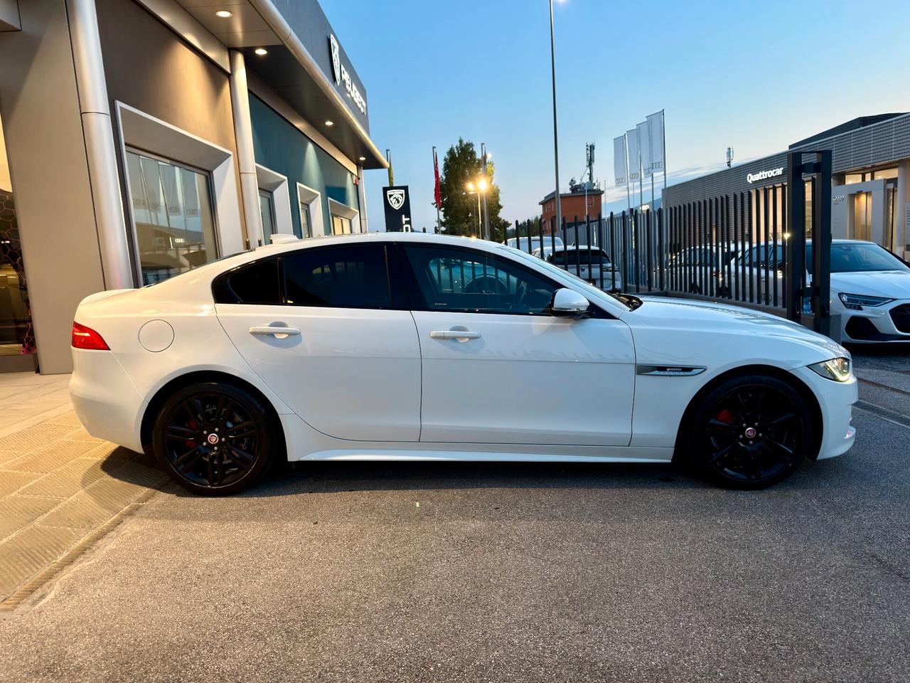 Jaguar XE 2.0 D Turbo R-Sport