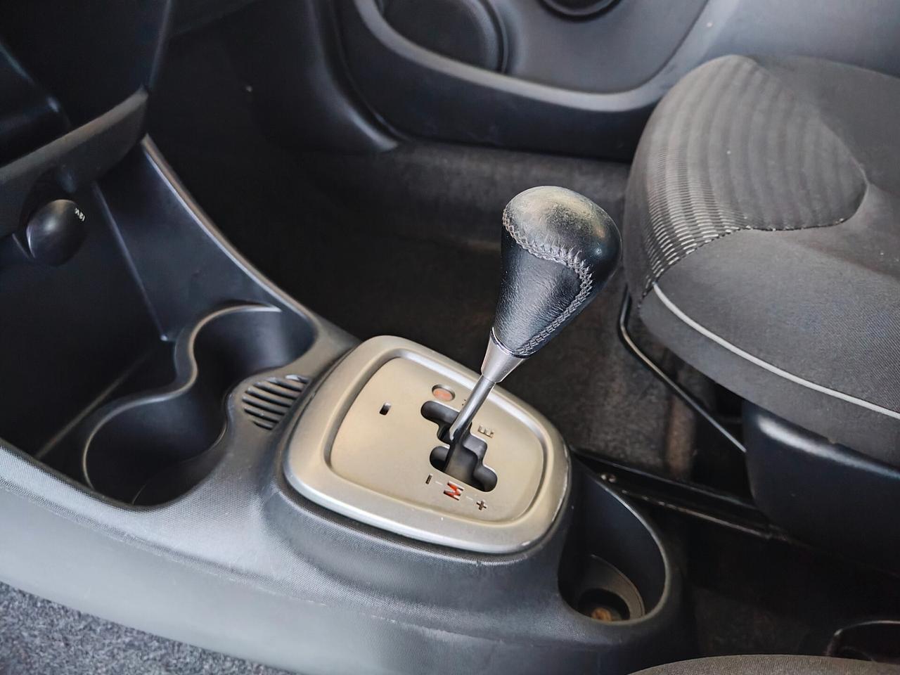 Peugeot 107 1.0 68CV 5p. CAMBIO AUTOMATICO SOLO 79000KM UNIPRO