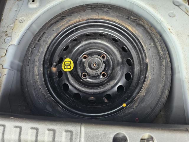 FORD Ka+ 1.2 Ti-VCT 85CV Black & White - White