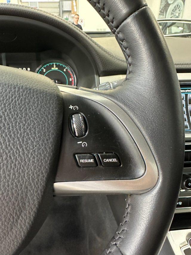 JAGUAR XF 2.2 D 200 CV Luxury - 18" - Tetto - Camera-Keyless