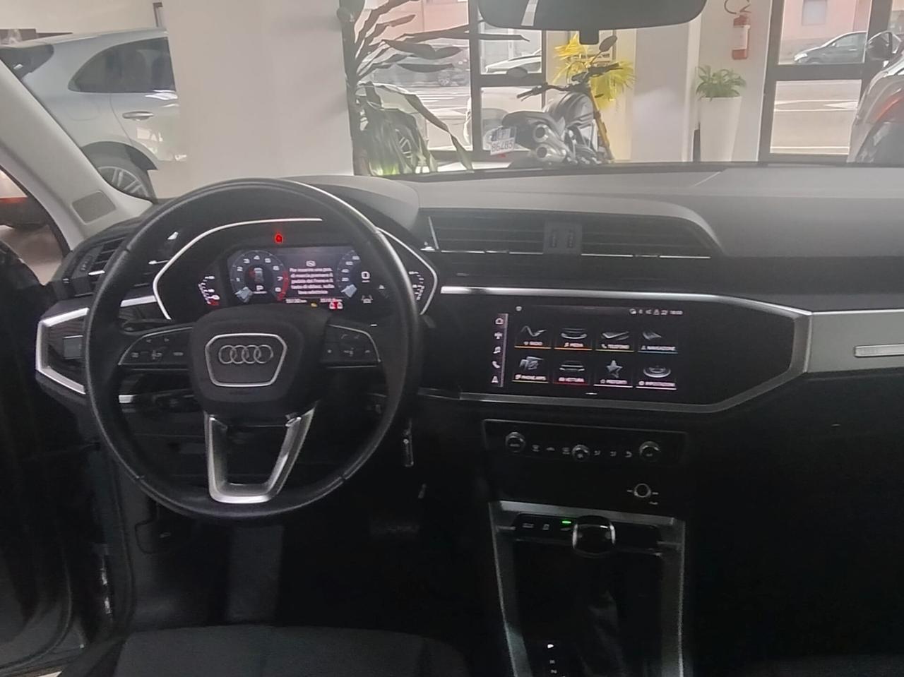 Audi Q3 SPB 45 TFSI e S tronic Business Plus