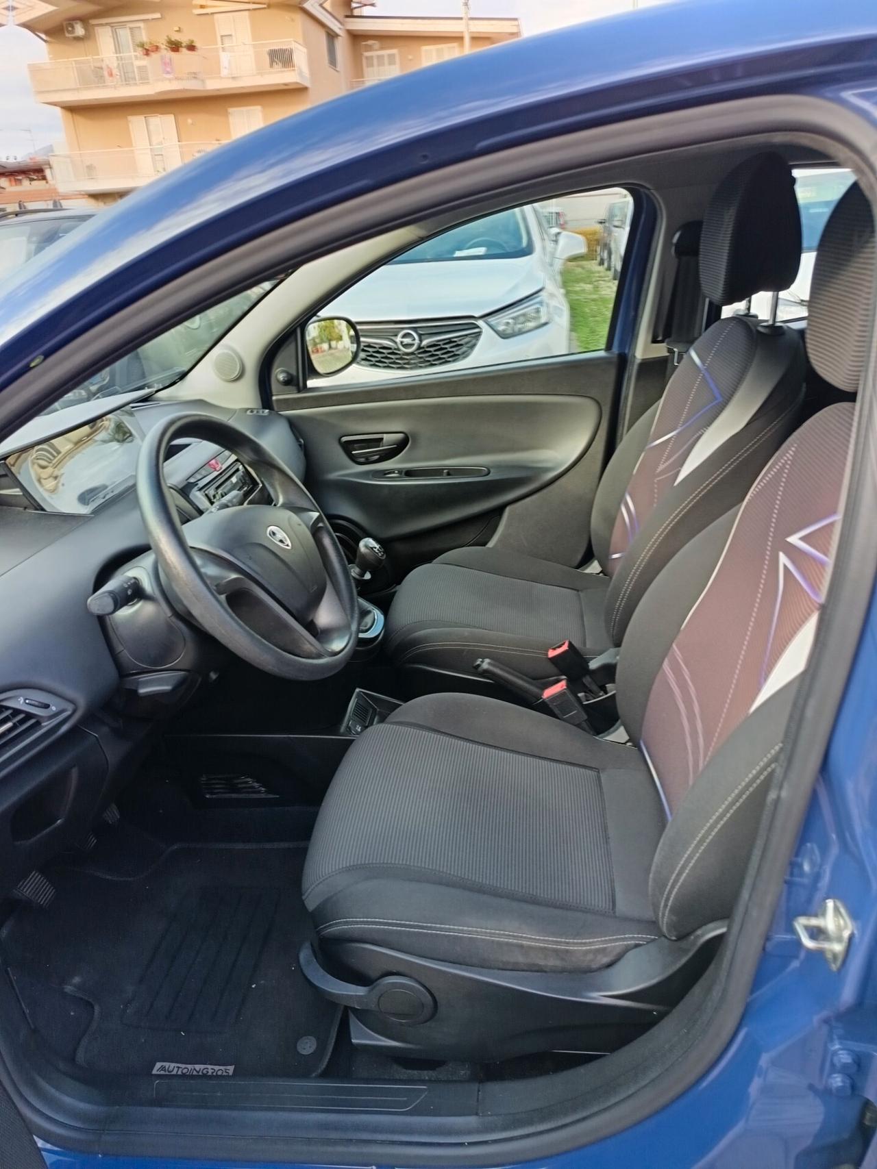 Lancia Ypsilon 1.2 69 CV 5 porte Unyca