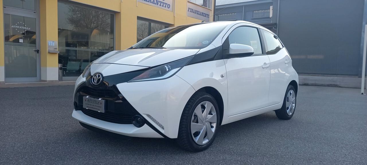 Toyota Aygo Benzina cc. 1.000 Mod. X-Play 5 Porte Utilizzabile anche per i Neopatentati SOLO 87.470 KM...!!!