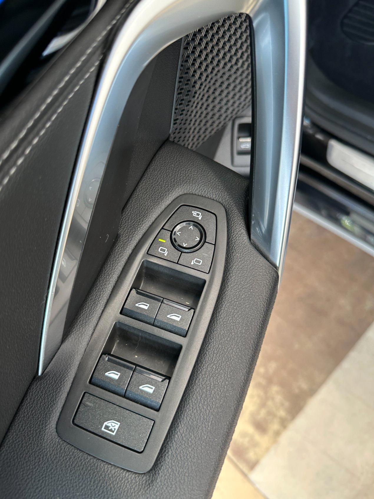 BMW X1 xdrive23d mhev 48V X-Line Edition Signature-19"-harmanK