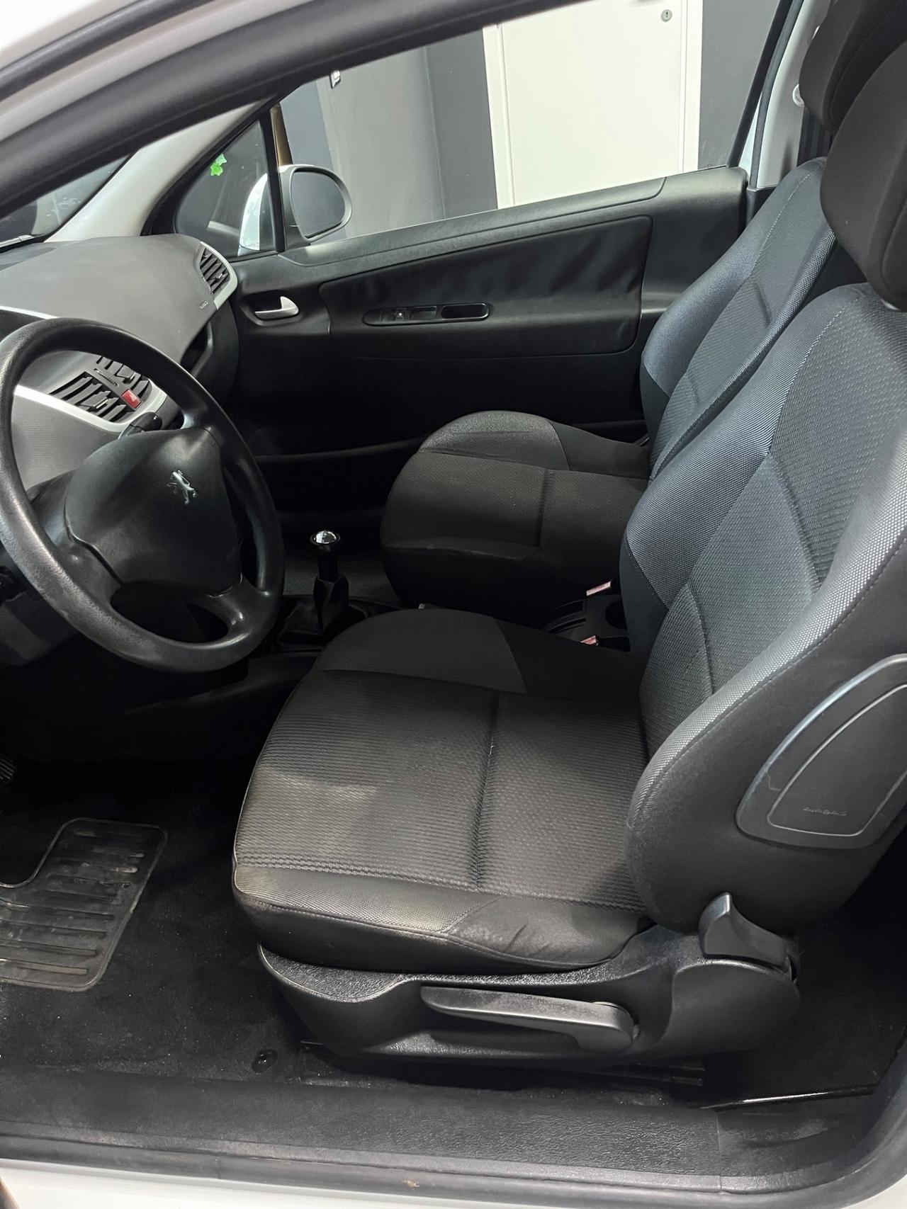 Vendo Peugeot 207 1.4 HDi 70 CV (2011) – Ottimo Stato