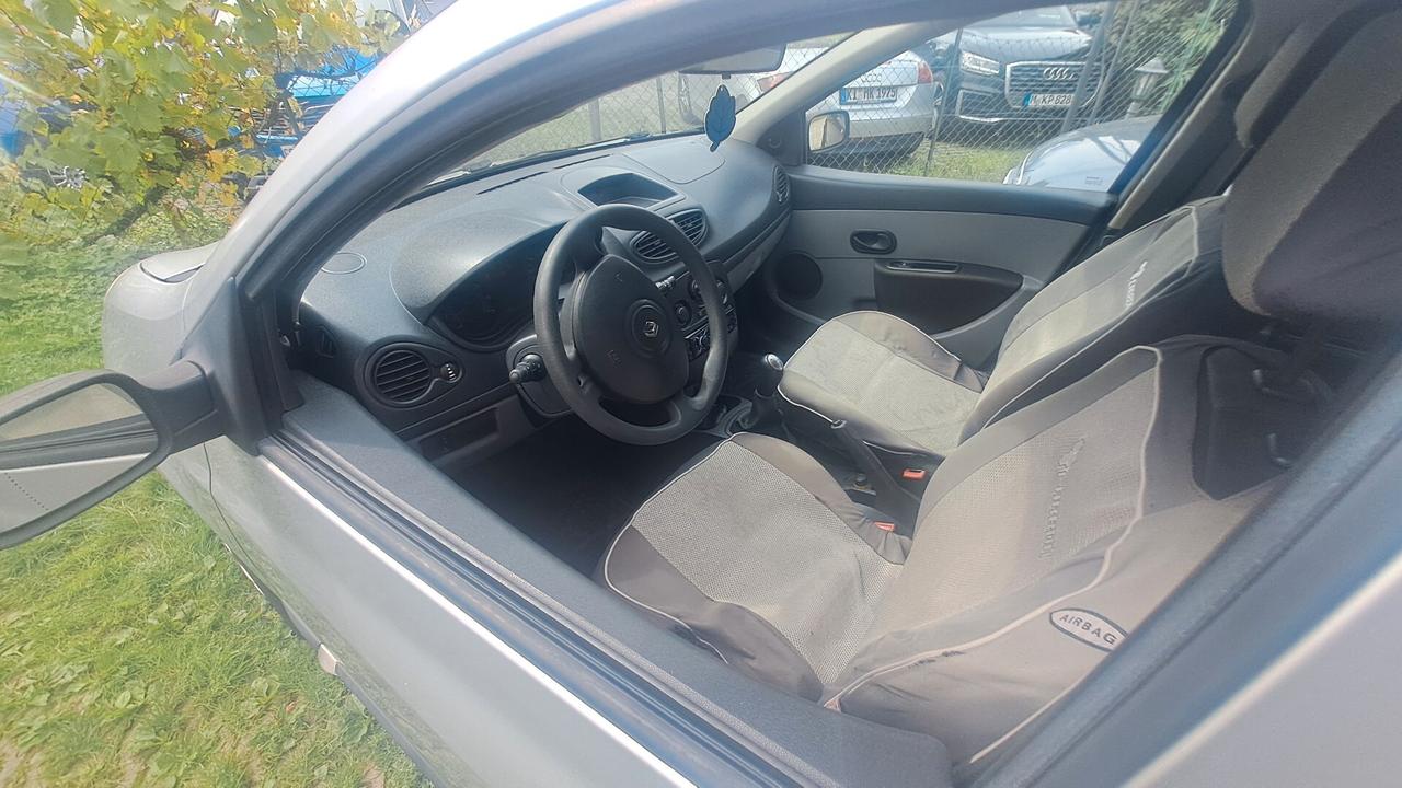 Renault Clio Storia 1.2 16V 5 porte Dynamique