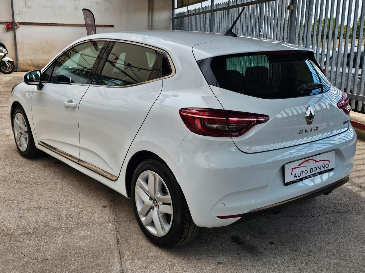 Renault Clio Hybrid E-Tech 5 porte Zen