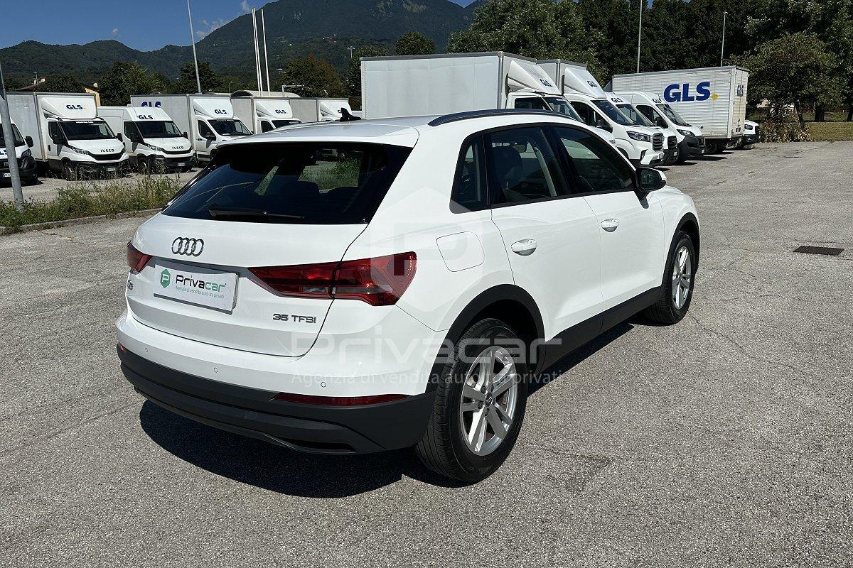 AUDI Q3 35 TFSI Business