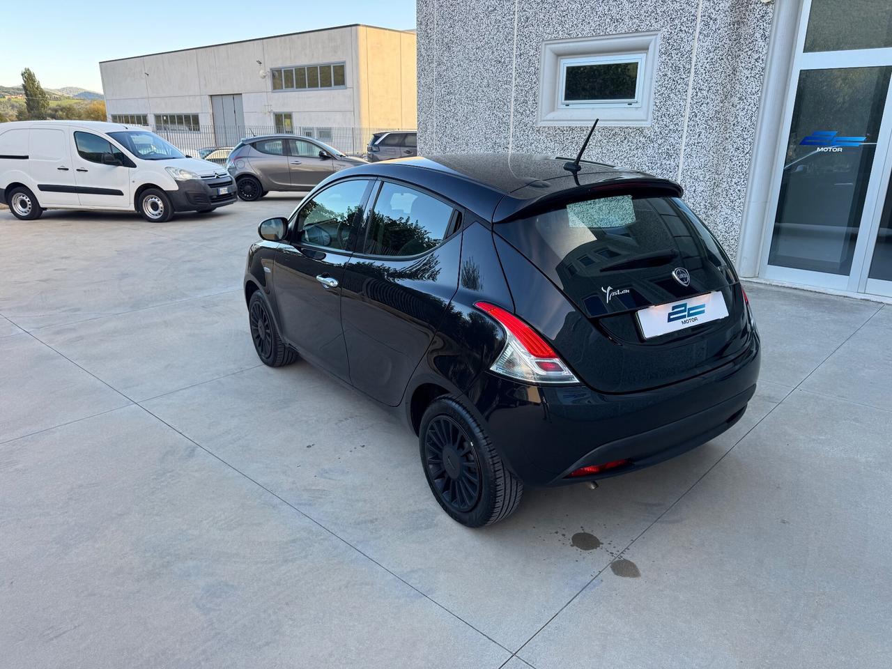 Ypsilon 1.0 FireFly 5 porte S&S Hybrid Silver