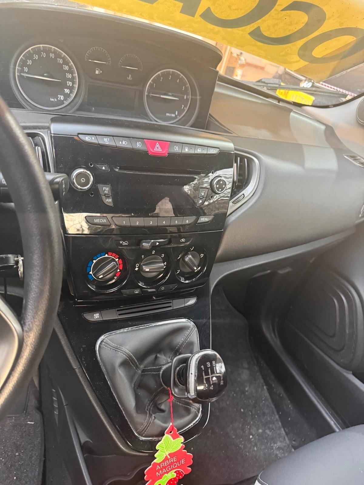 Lancia Ypsilon 0.9 TwinAir 85 CV 5 porte Metano Ecochic Gold