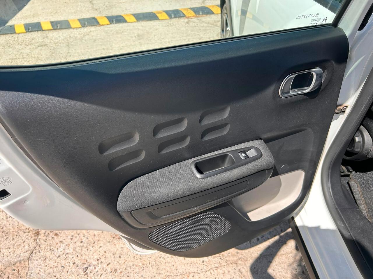 Citroen C3 PureTech 83 S&S Shine DISTRIBUZIONE