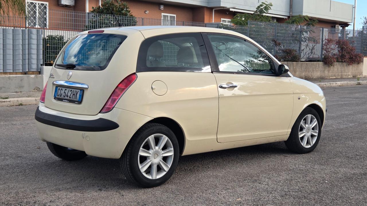 Lancia Ypsilon 1.2 Argento