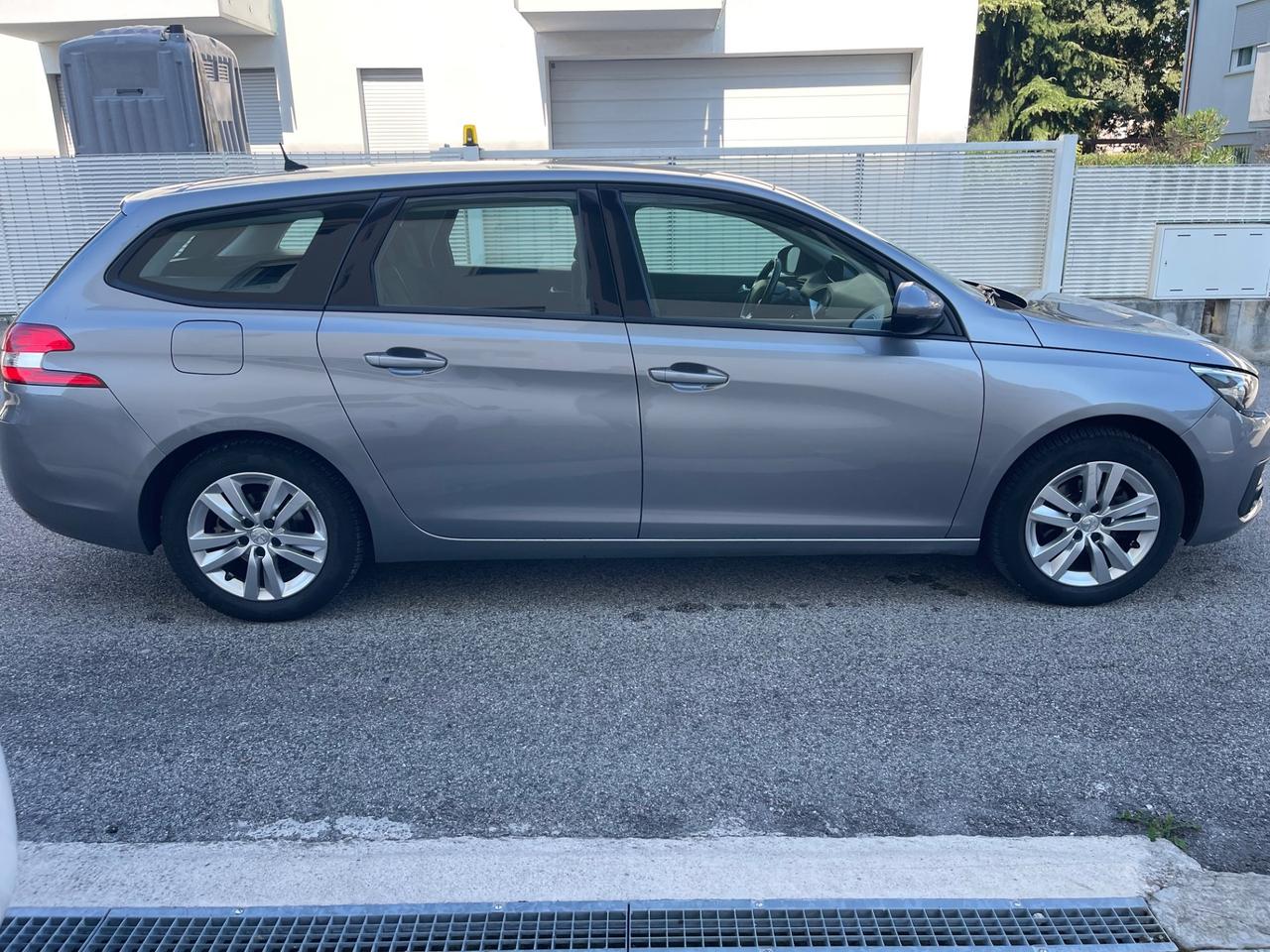 Peugeot 308 BlueHDi 130 S&S EAT8 SW Allure