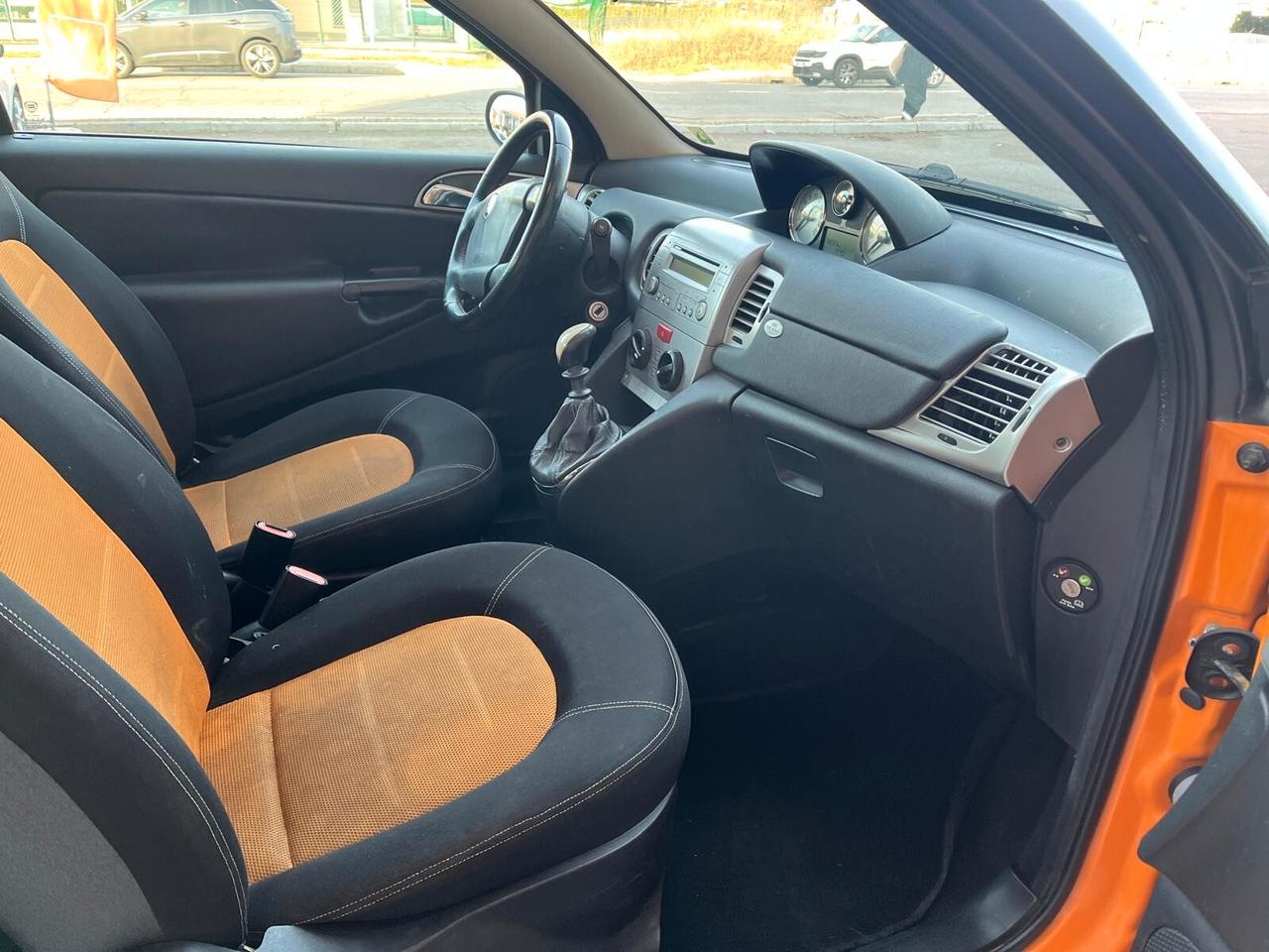 Lancia Ypsilon Ypsilon 1.2 16v Momo Design