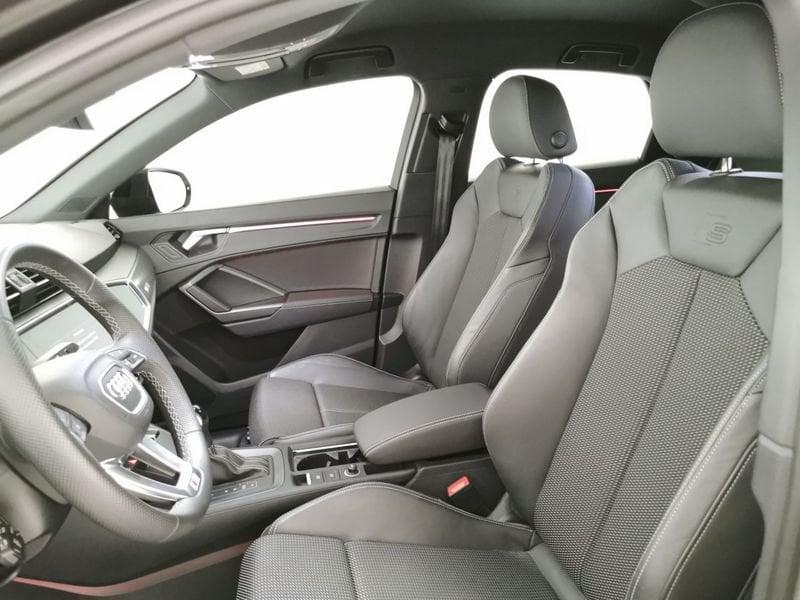 Audi Q3 Sportback 35 2.0 tdi Identity Black s-tronic