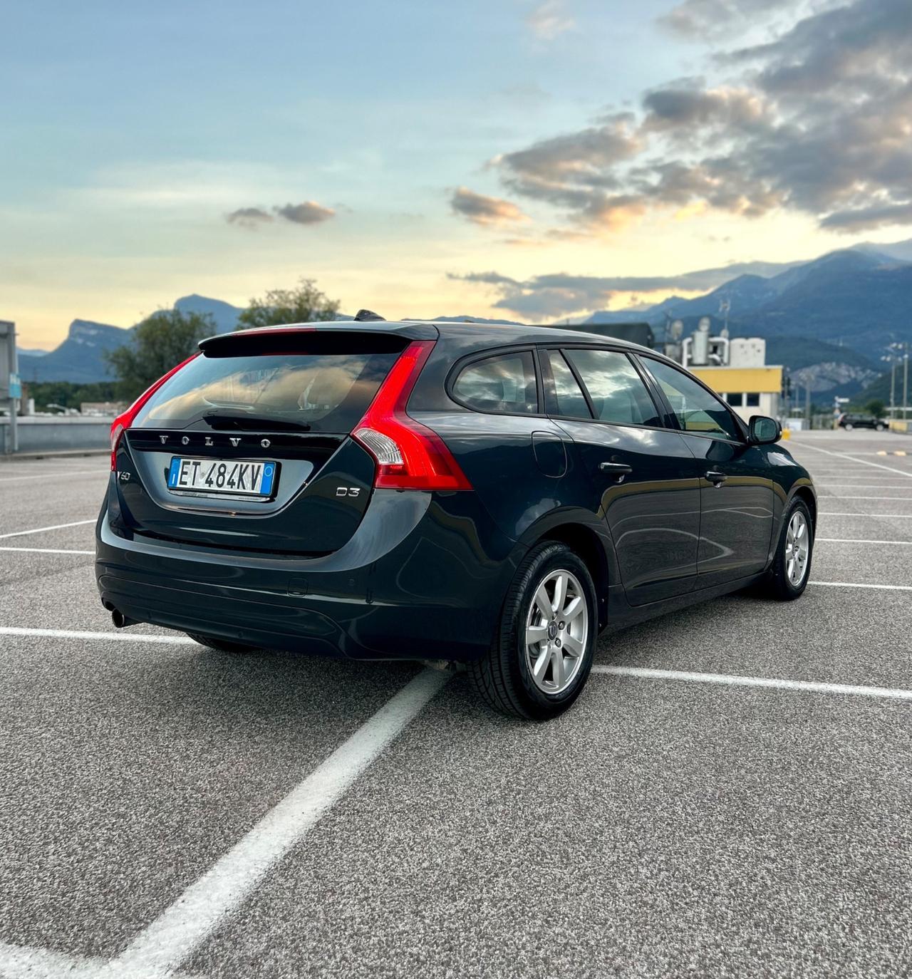 Volvo V60 Geartronic R-Design Momentum