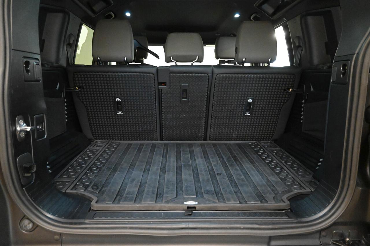 LAND ROVER Defender (2019) Defender 110 3.0D I6...