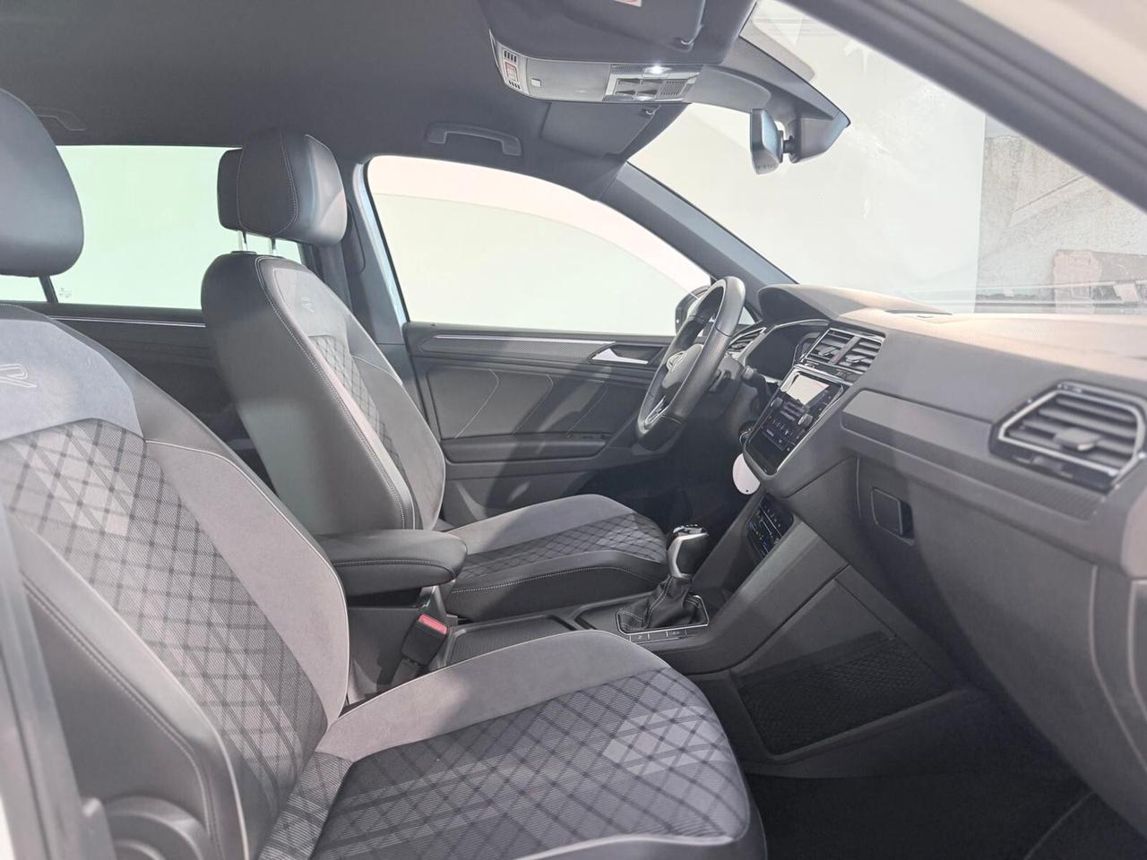 VOLKSWAGEN TIGUAN R-LINE AUTOMATICA IVA ESPOSTA