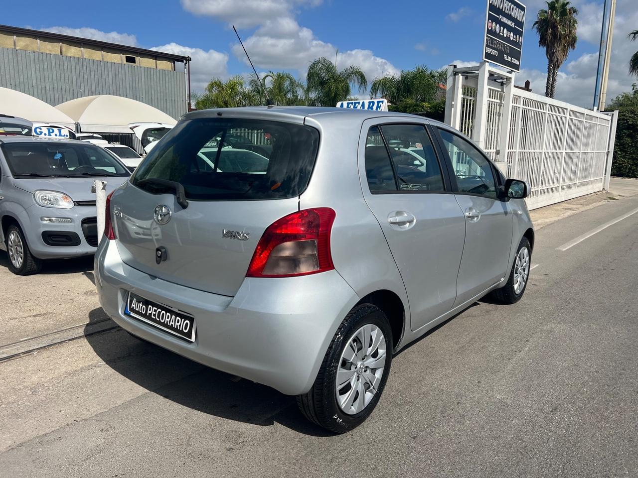 Toyota Yaris 1.0 5 porte Sol