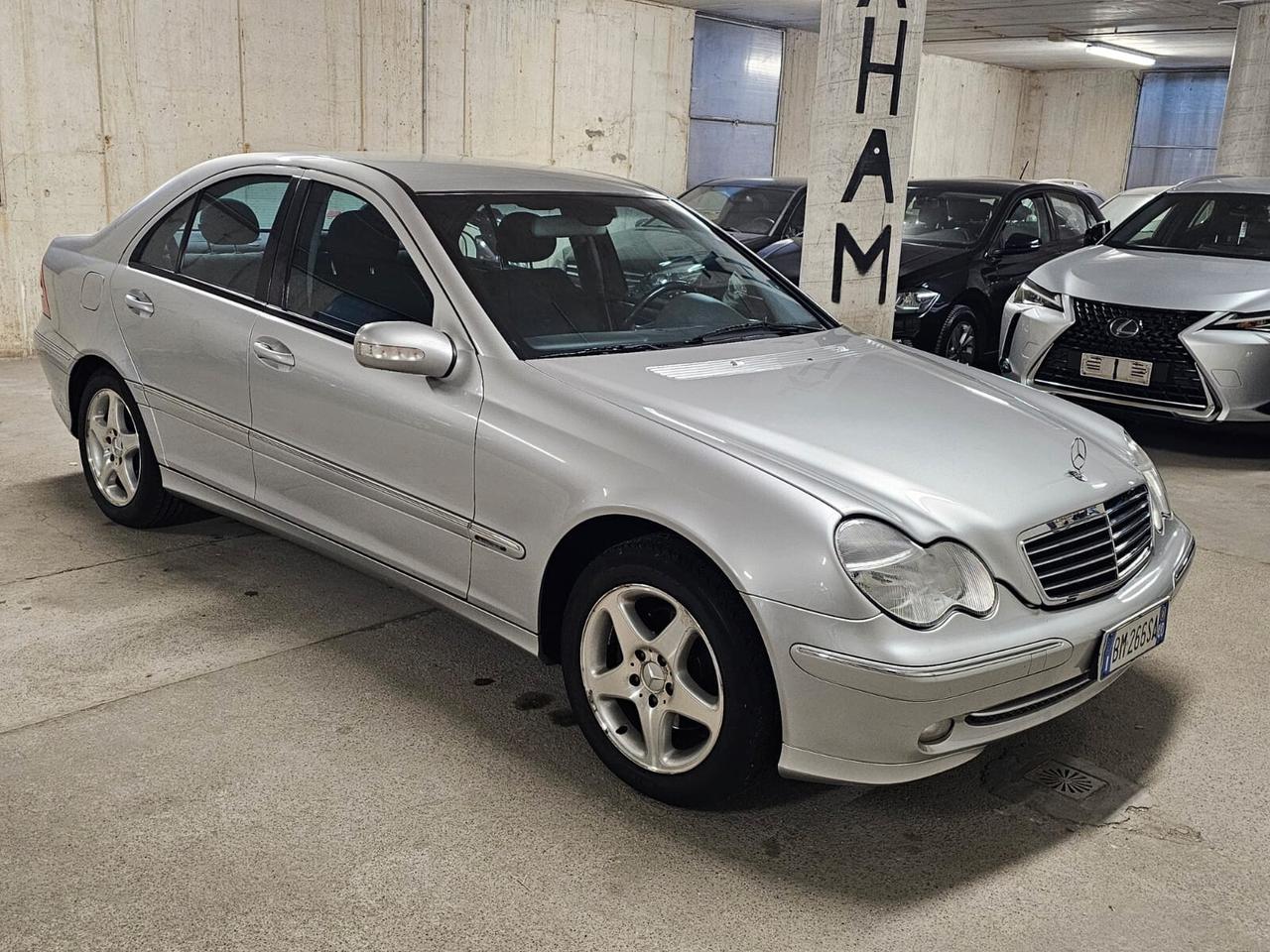 Mercedes-benz C 200 benzina