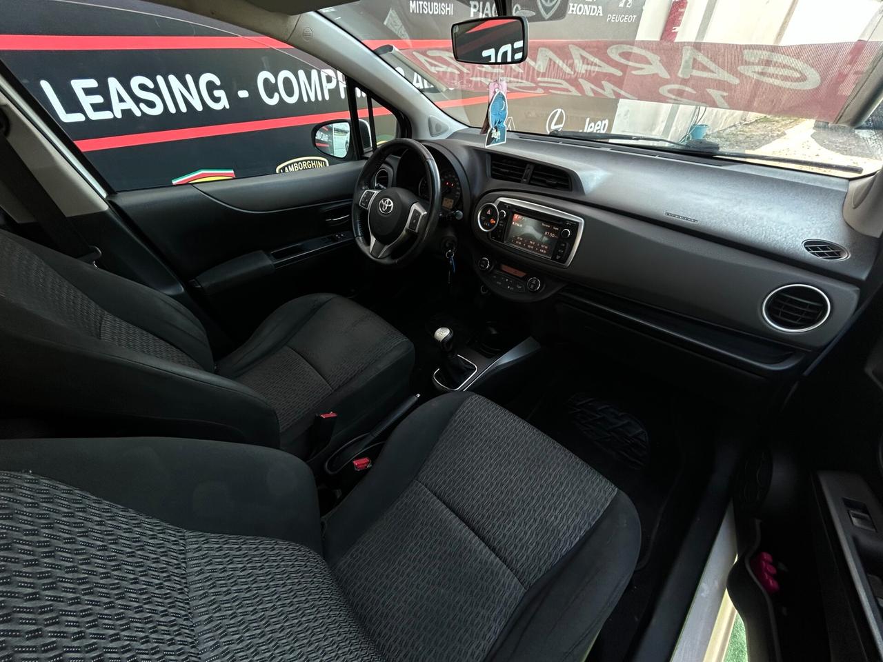 Toyota Yaris 1.0 2015 5 porte FULL OPTIONAL LEGGI