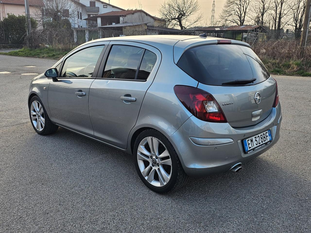Opel Corsa 1.2 5 porte Sport
