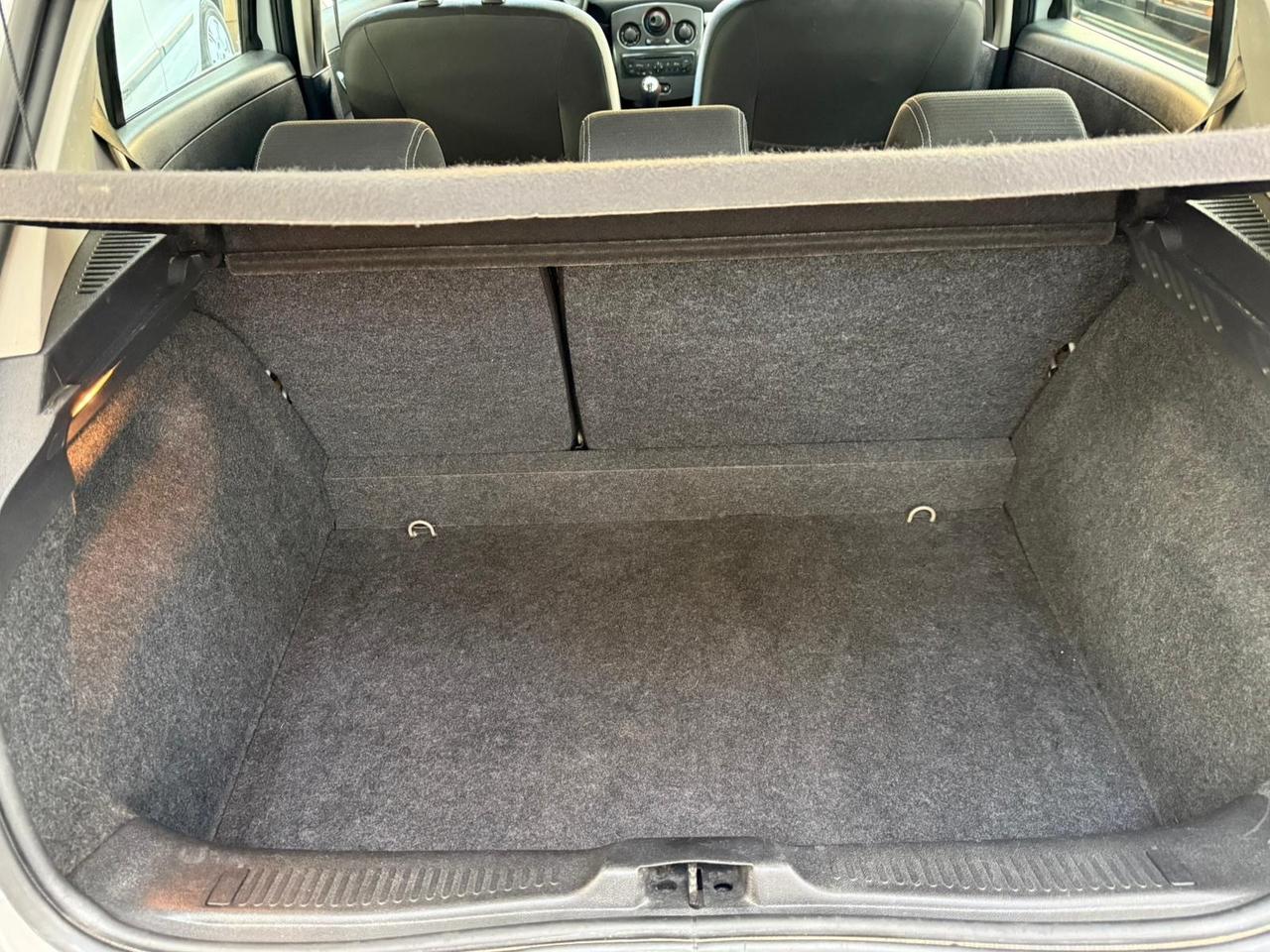 Renault Clio 1.2 16V 5 porte neopatentati