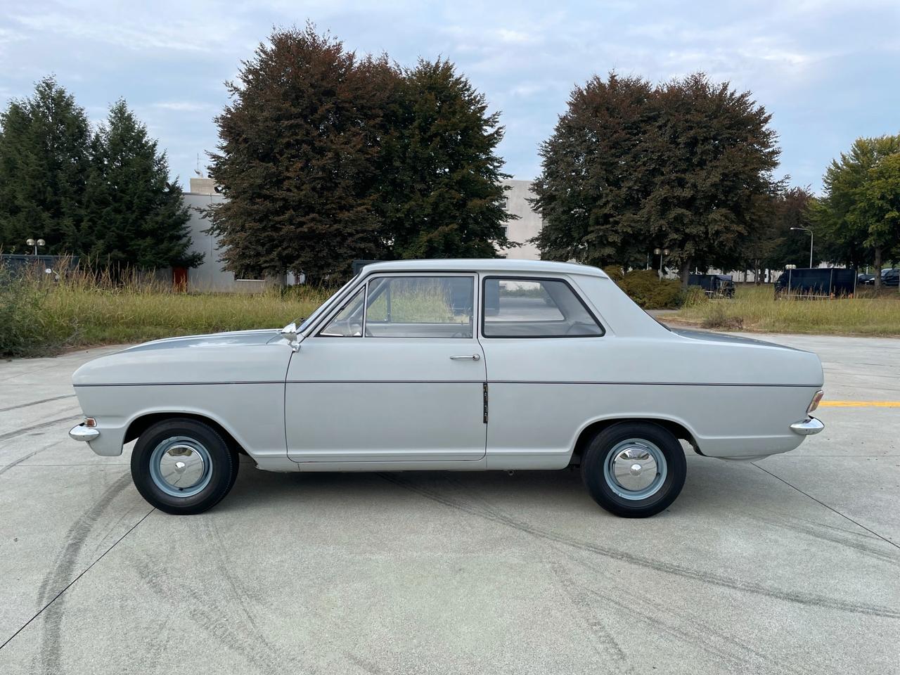 OPEL KADETT SE 2 PORTE (Macchina d'epoca)