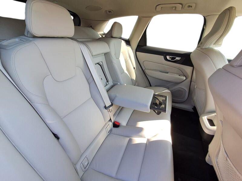 Volvo XC60 B4 197+14 CV AWD Automatica Mild Hybrid Diesel Plus Bright