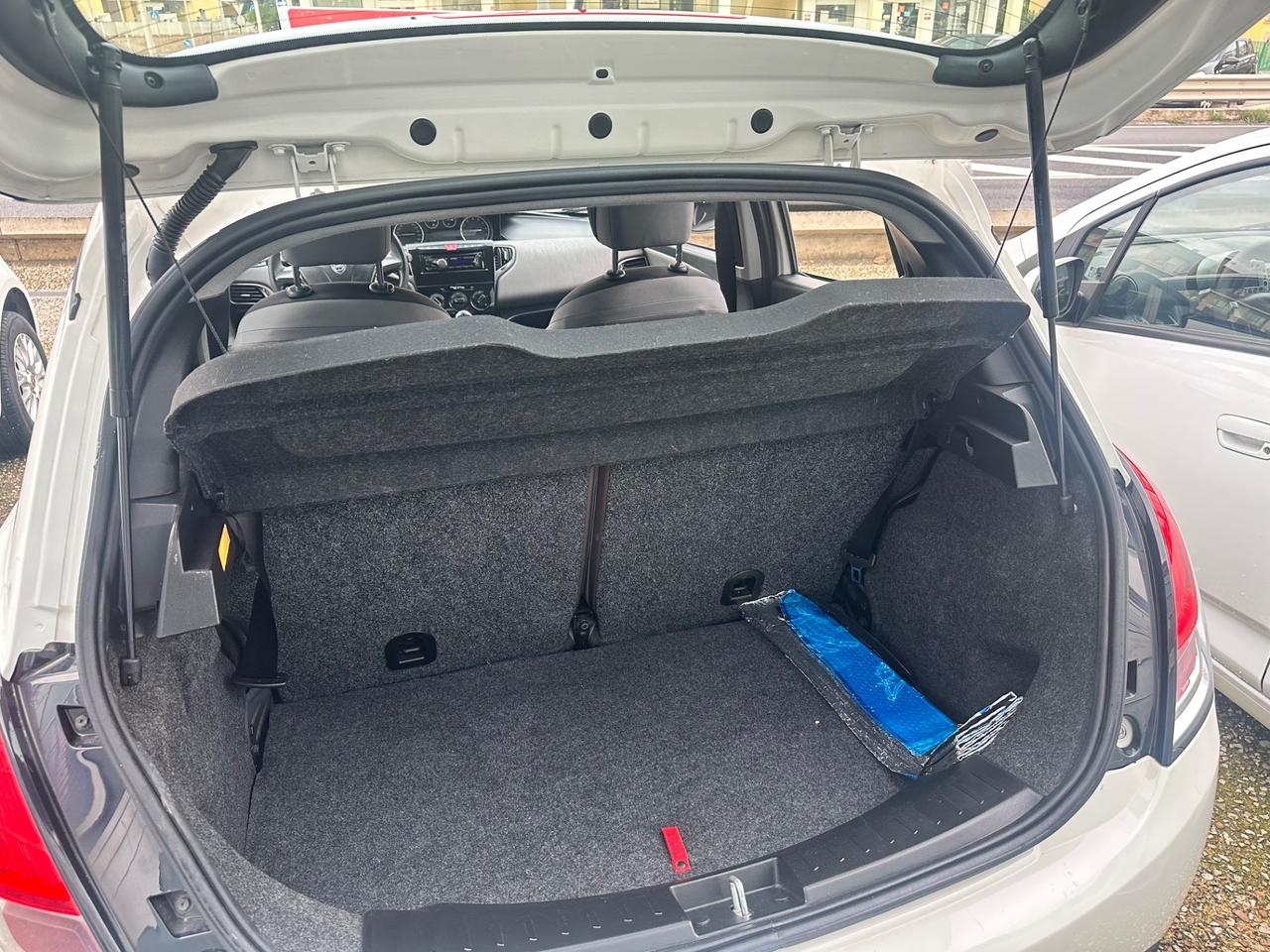 Lancia Ypsilon 0.9 TwinAir 85 CV 5 porte Metano Ecochic Gold