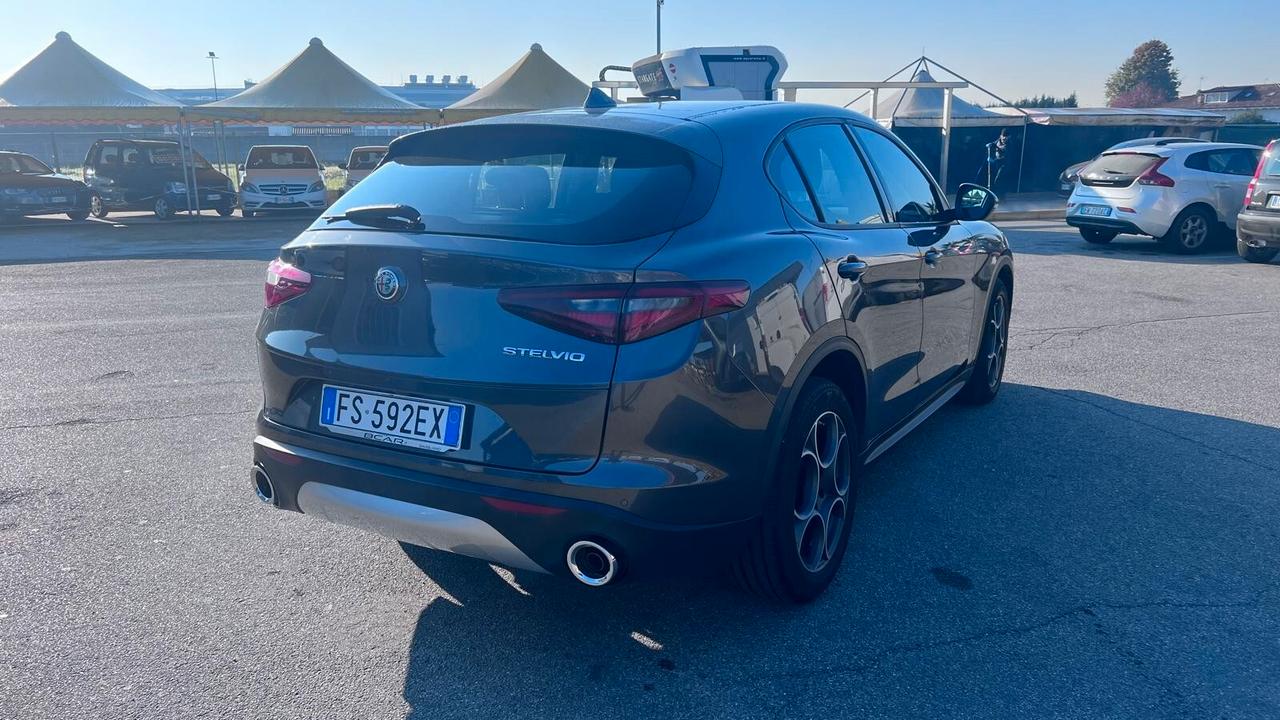 Alfa Romeo Stelvio 2.2 Turbodiesel 150 CV AT8 RWD Business