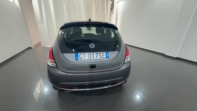 Lancia Ypsilon 1.0 FireFly 5 porte S&S Hybrid Platino