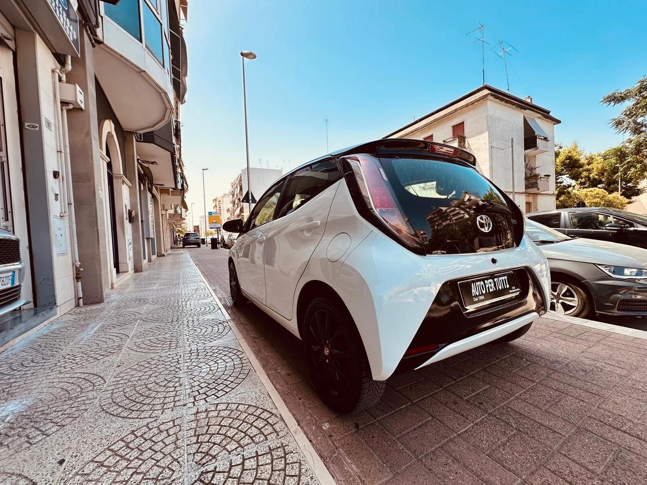 Toyota Aygo 5 porte CAMBIO AUTOMATICO