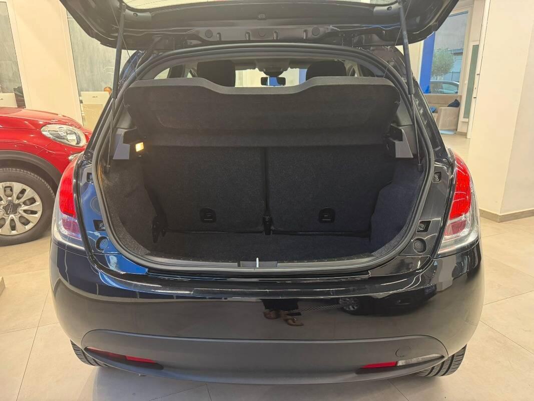 Lancia Ypsilon III 1.0 firefly hybrid Silver s&s 70cv